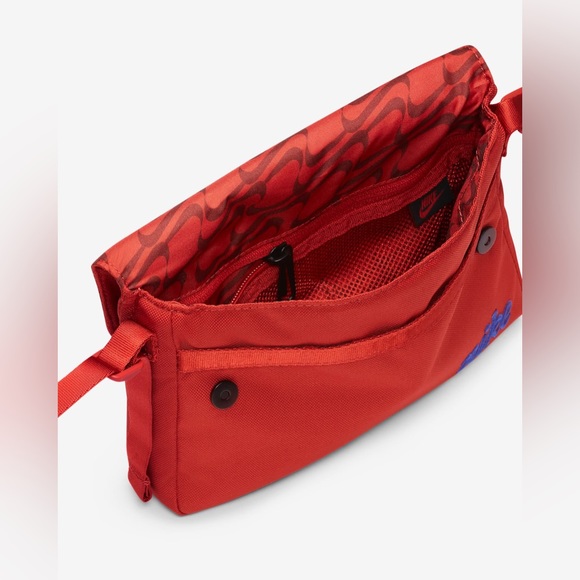 COPY - Nike Sportswear Futura 365 Crossbody Bag (3L) NWT - Picture 6 of 9